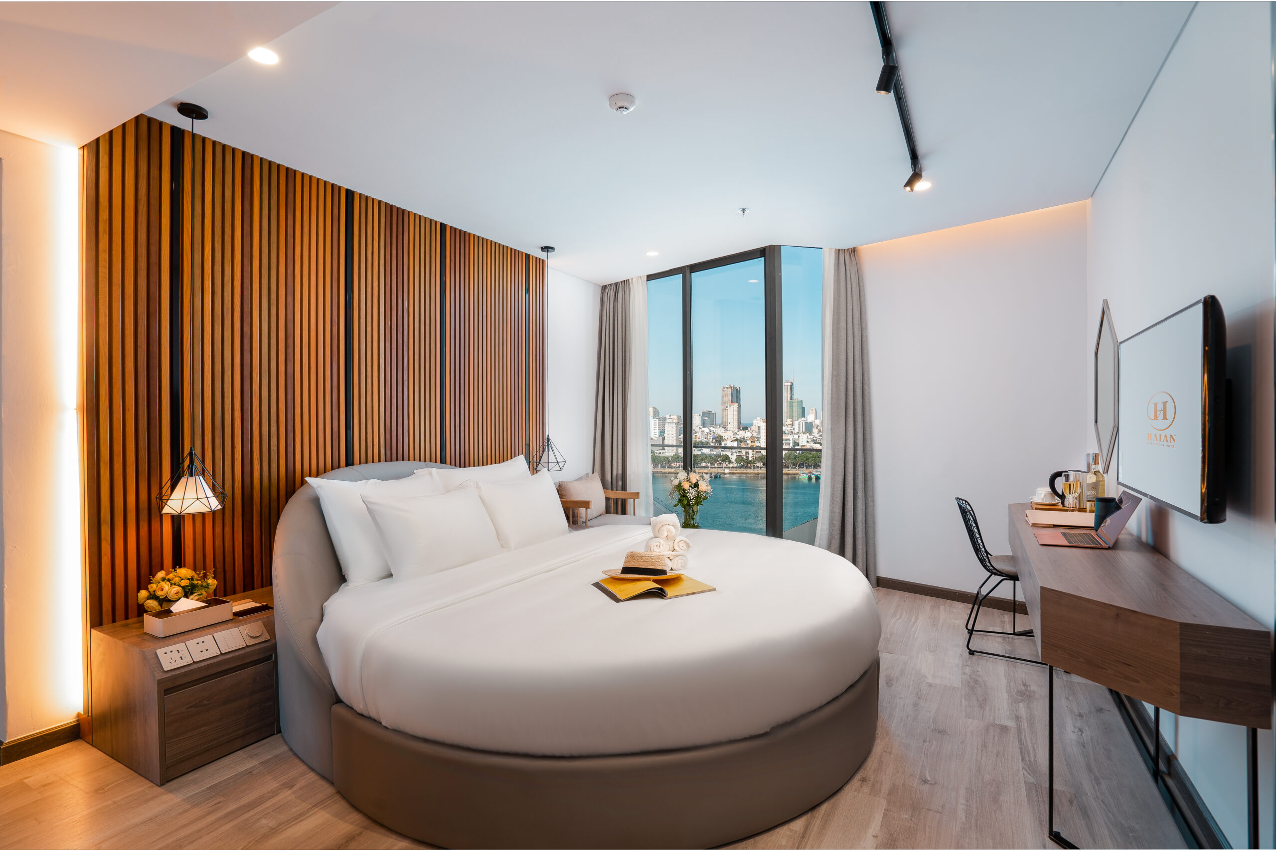 Deluxe Riverfront with balcony