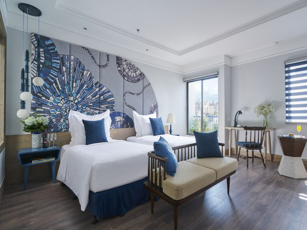 Sofiana Signature Suite room (bathtub)