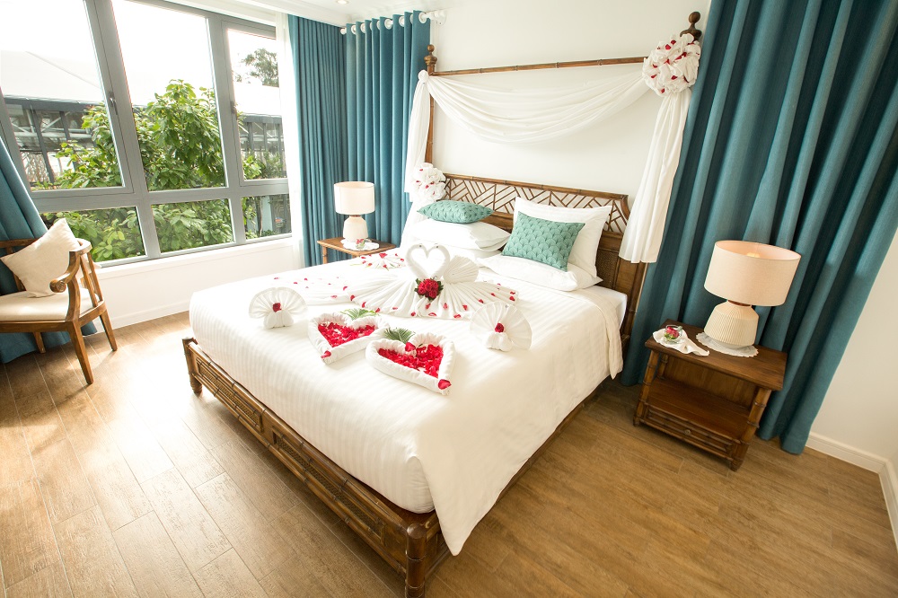 Sunset Deluxe Double - BestBooking.vn