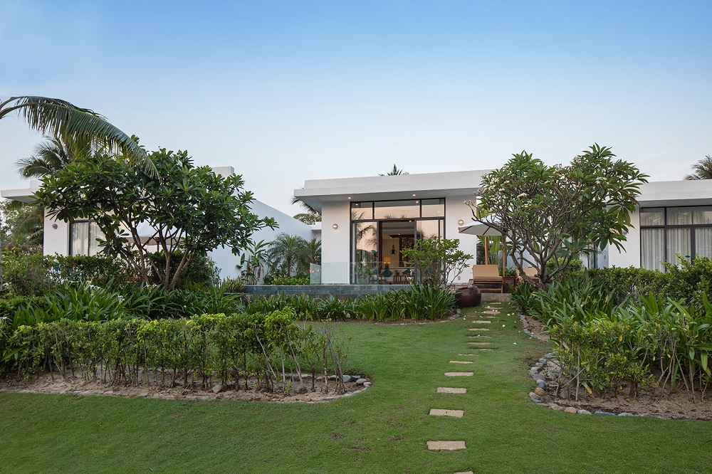 Phòng Beach Front Pool Villa - BestBooking.vn