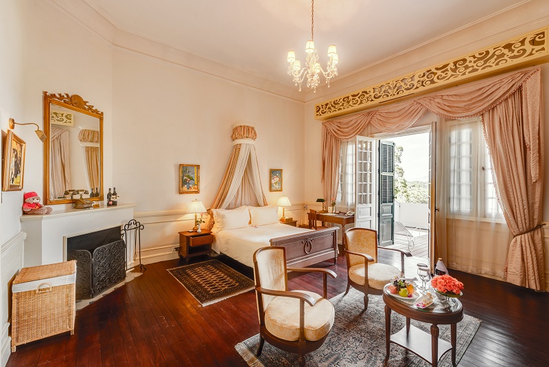 Phòng Luxury With Balcony- Bestbooking.vn