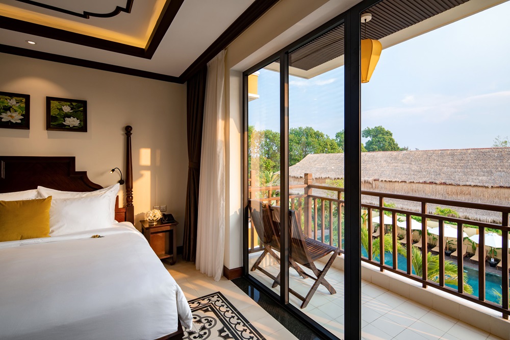Premier room balcony-bestbooking.vn