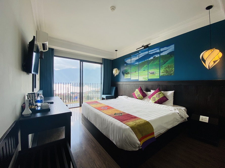 Phòng sang trọng hướng núi - Bestbooking.vn