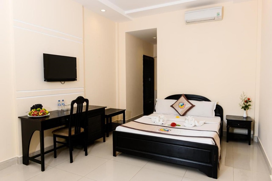 Hon Rom Central Beach Resort-bestbooking.vn