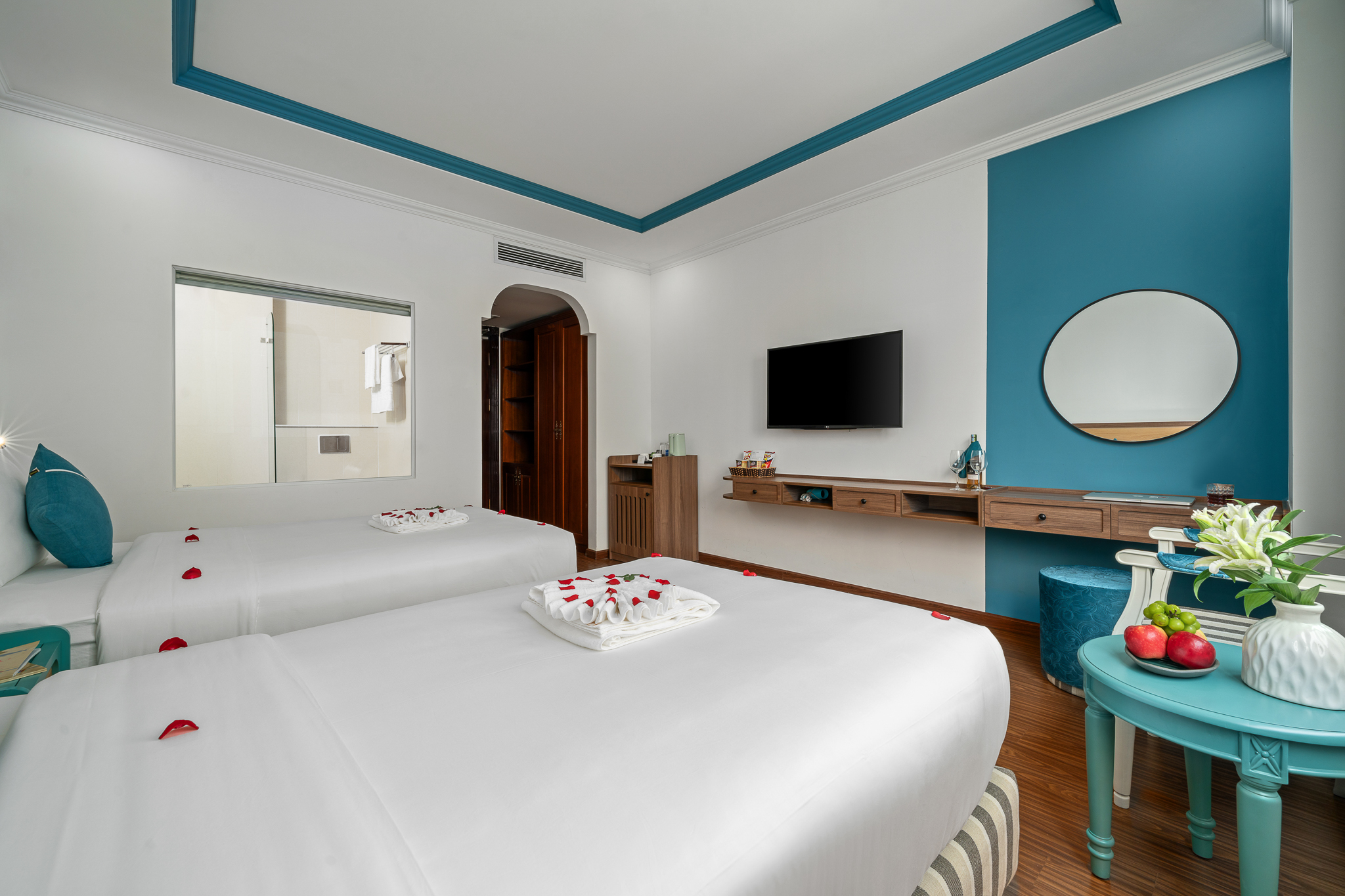 Deluxe Partial Sea View