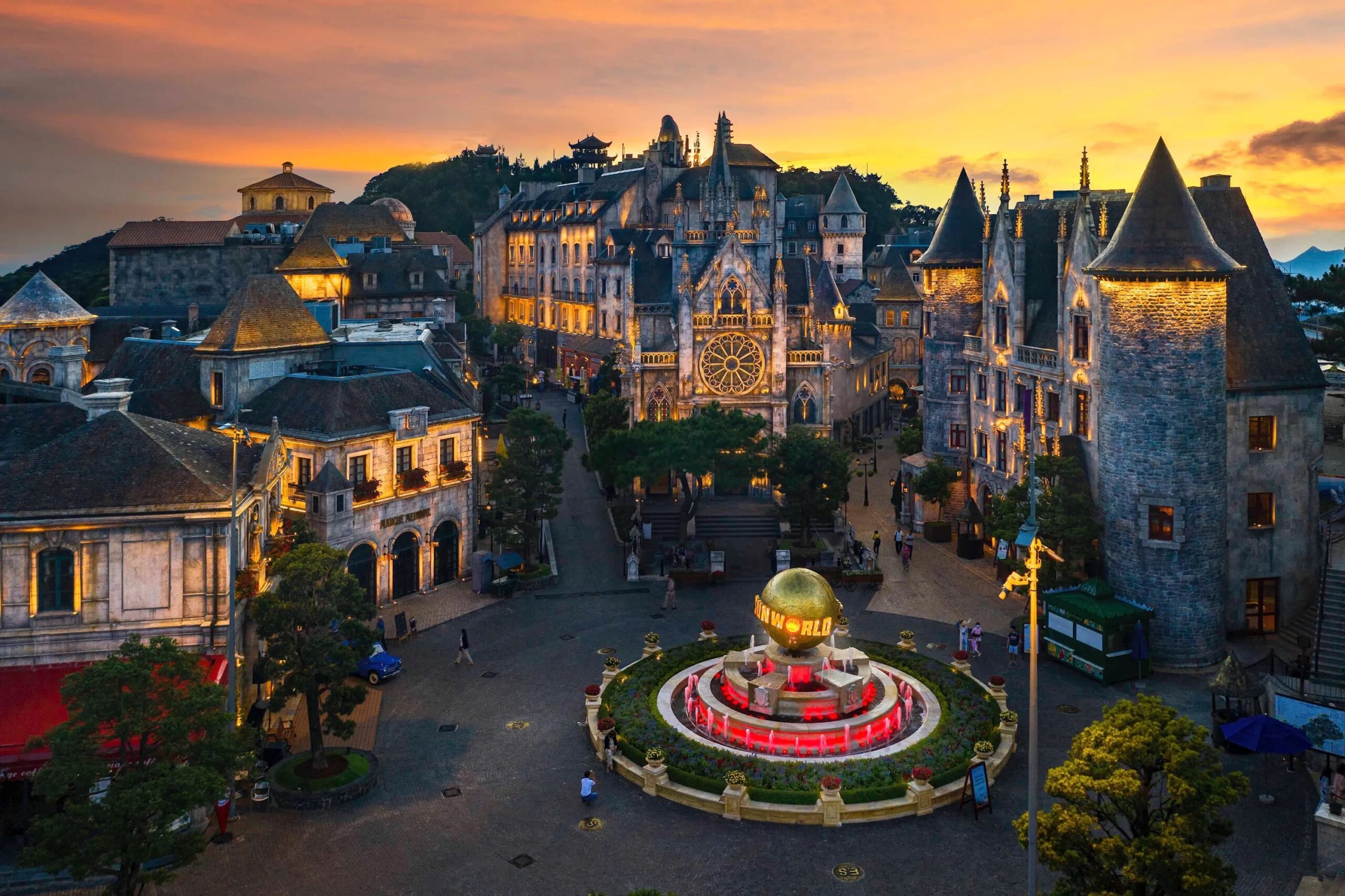 Lưu đêm Bà Nà Hills trong tour Đà Nẵng 3 ngày 2 đêm
